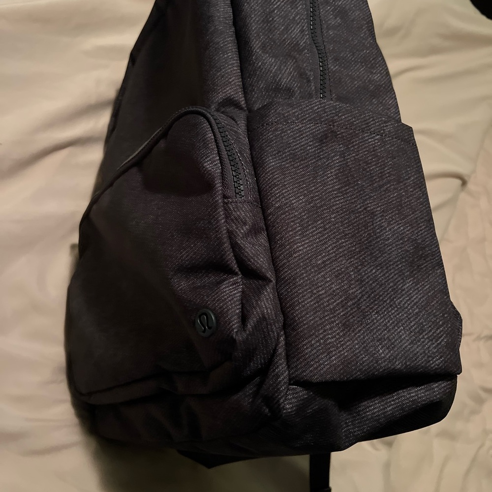 Lululemon Black/Graphite Everywhere Backpack 22l - image 3